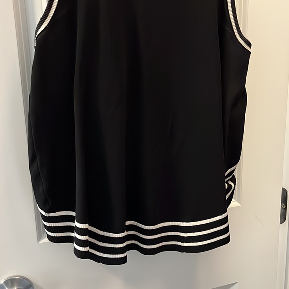 Kendall & Kylie Black and White Top - Picture 4 of 5